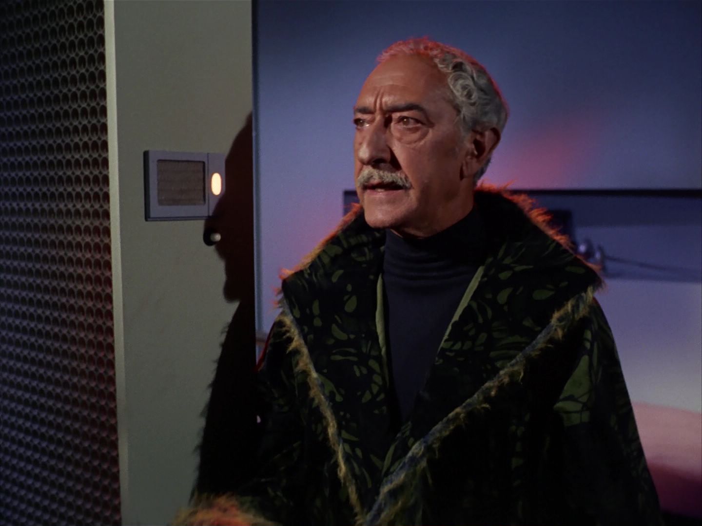 ariane179254_StarTrek_1x13_TheConscienceOfTheKing_2381.jpg