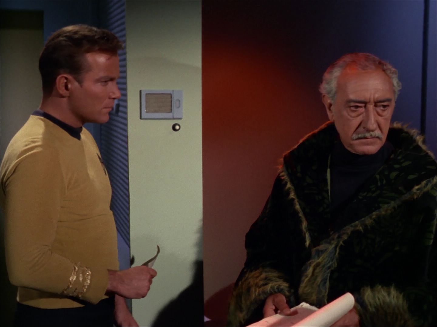 ariane179254_StarTrek_1x13_TheConscienceOfTheKing_2442.jpg