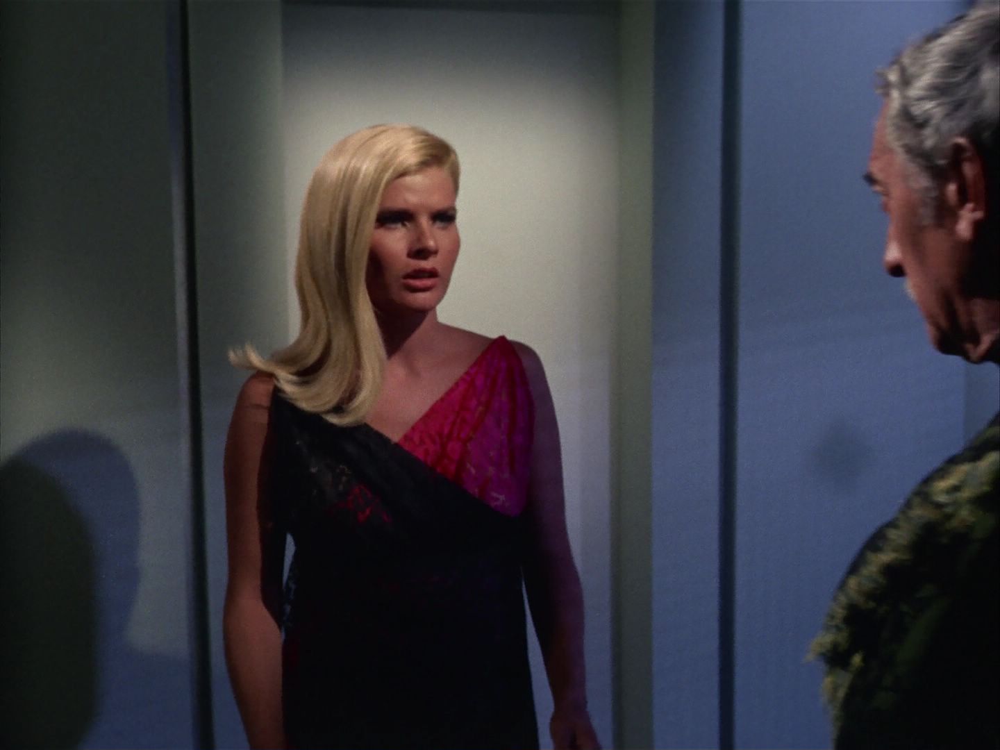 ariane179254_StarTrek_1x13_TheConscienceOfTheKing_2602.jpg