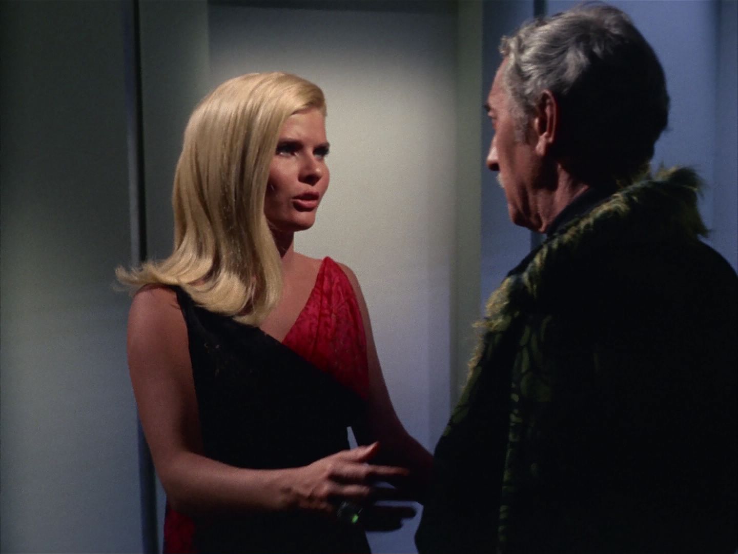 ariane179254_StarTrek_1x13_TheConscienceOfTheKing_2603.jpg