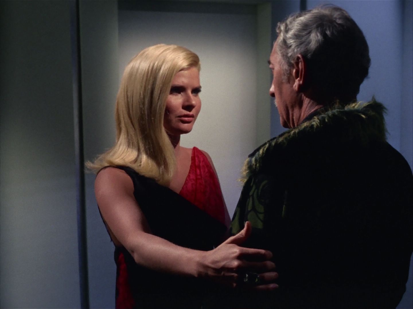 ariane179254_StarTrek_1x13_TheConscienceOfTheKing_2605.jpg