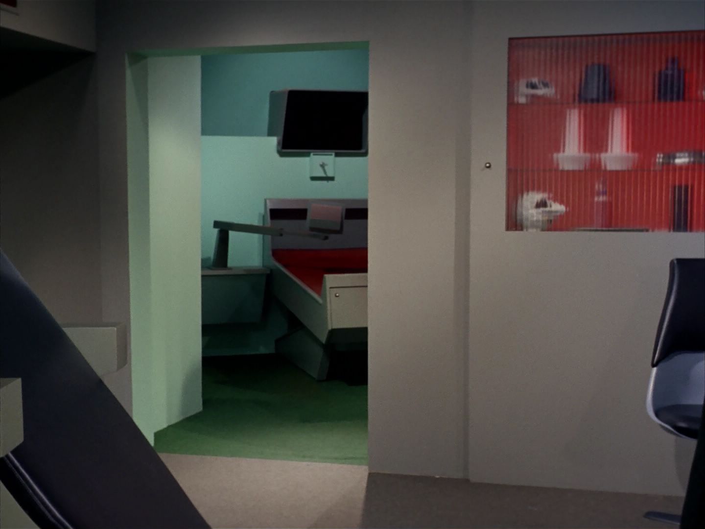 ariane179254_StarTrek_1x13_TheConscienceOfTheKing_2723.jpg