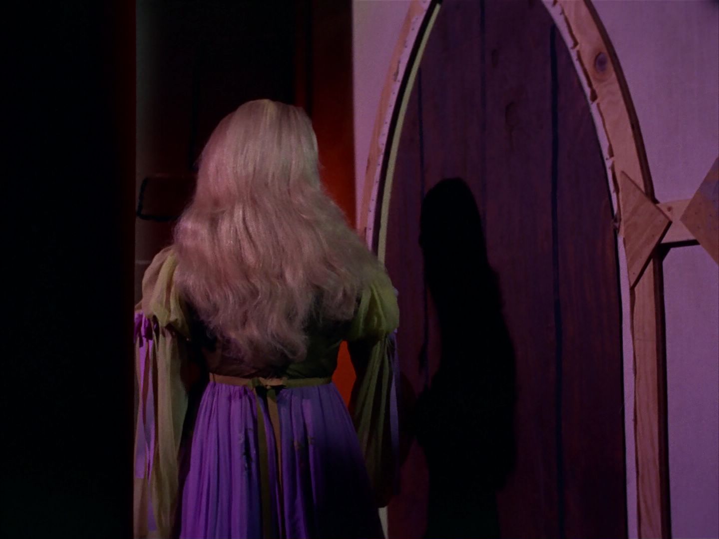 ariane179254_StarTrek_1x13_TheConscienceOfTheKing_2754.jpg