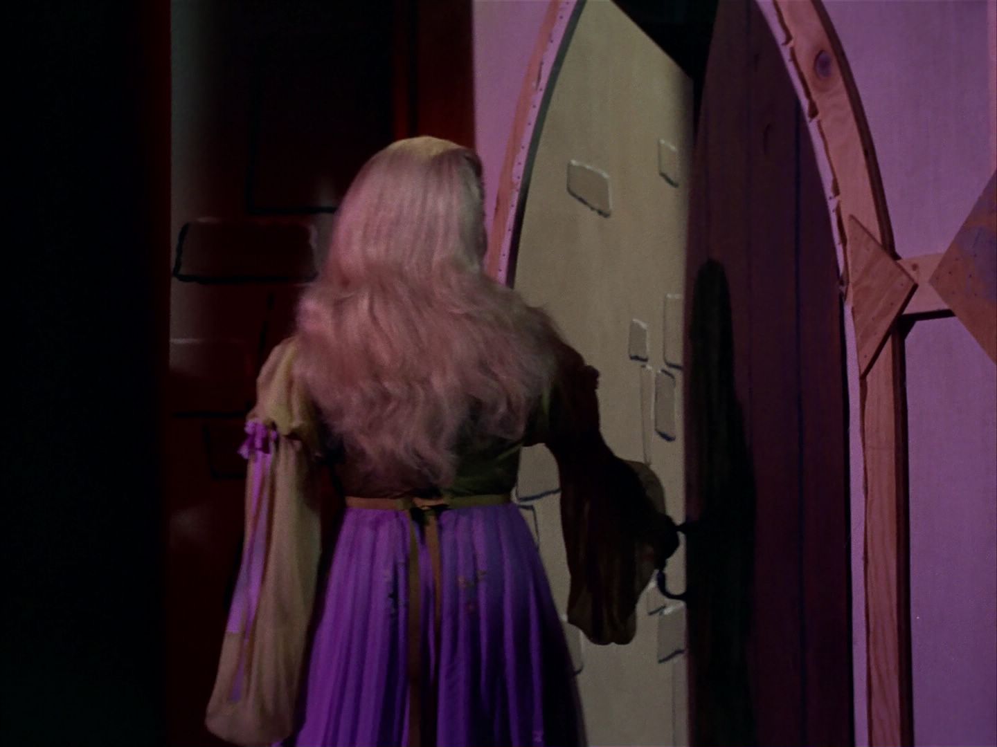 ariane179254_StarTrek_1x13_TheConscienceOfTheKing_2755.jpg