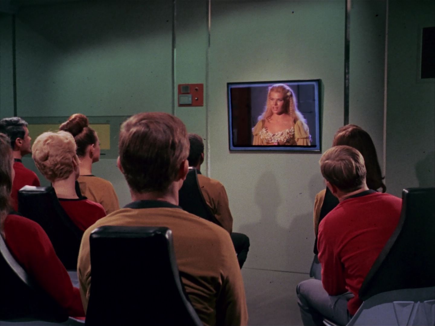 ariane179254_StarTrek_1x13_TheConscienceOfTheKing_2784.jpg