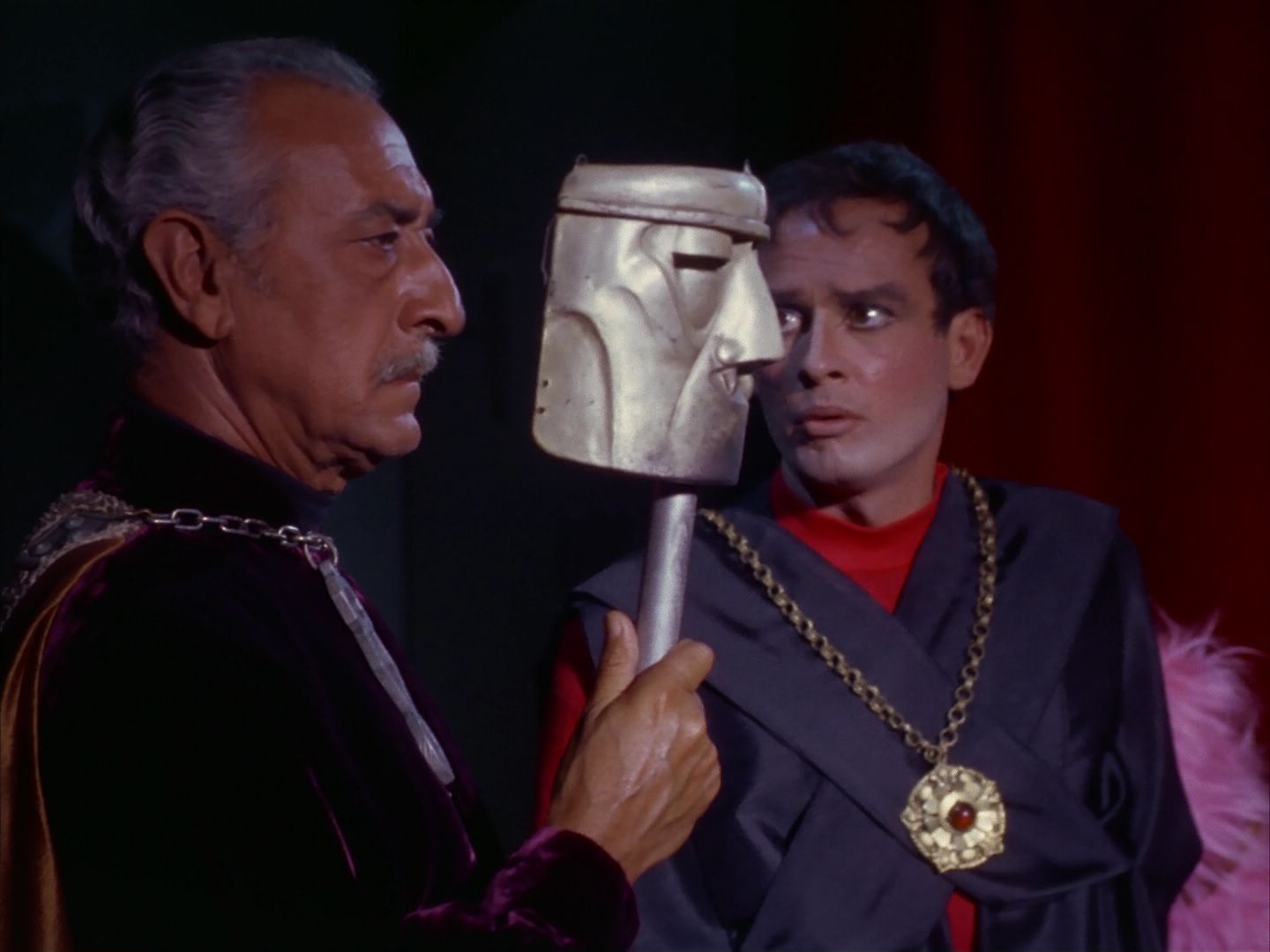 ariane179254_StarTrek_1x13_TheConscienceOfTheKing_2877.jpg