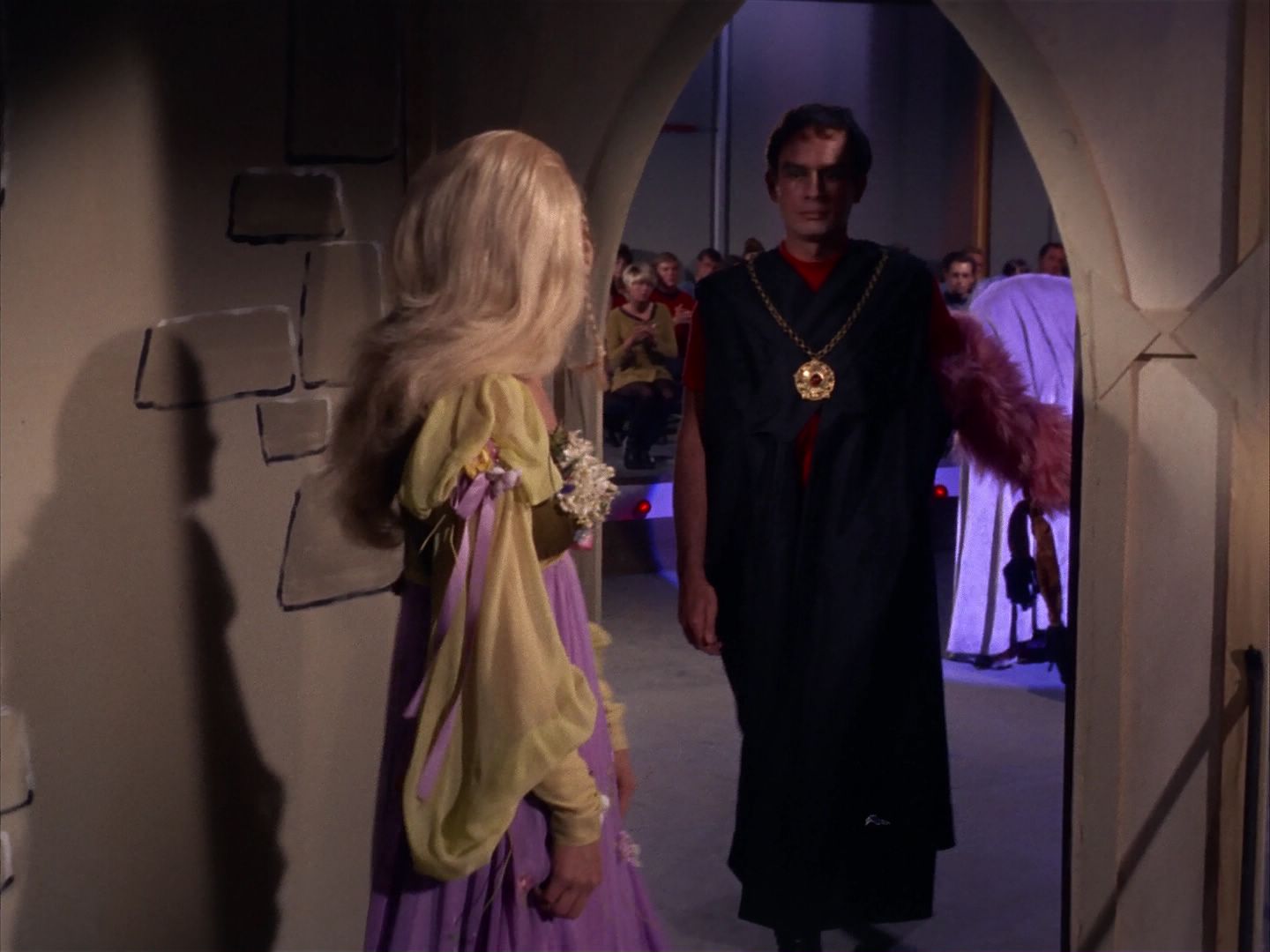 ariane179254_StarTrek_1x13_TheConscienceOfTheKing_2988.jpg