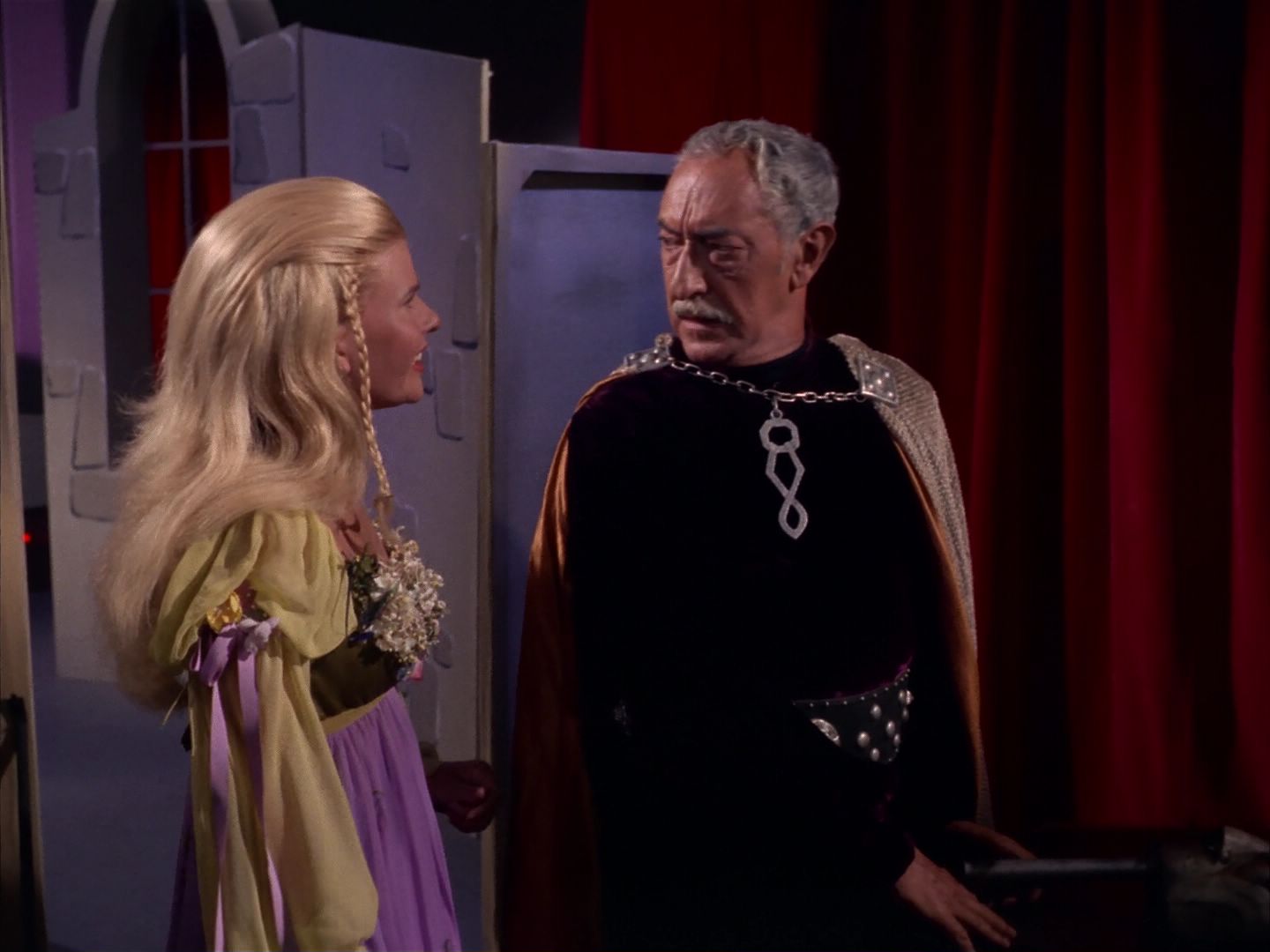 ariane179254_StarTrek_1x13_TheConscienceOfTheKing_2996.jpg