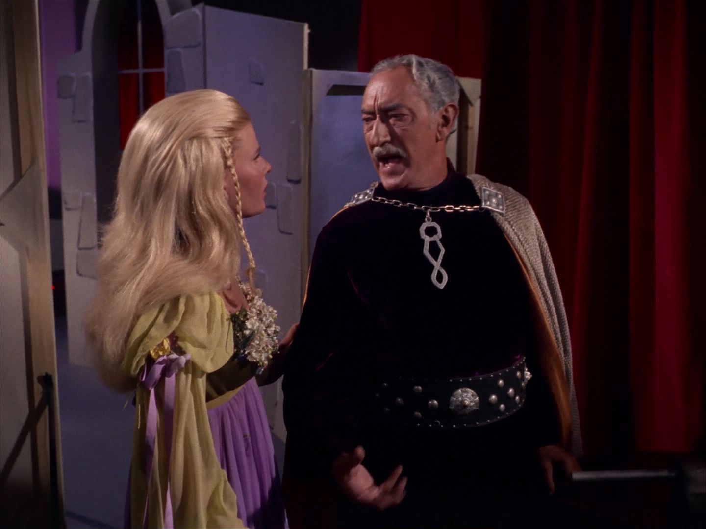 ariane179254_StarTrek_1x13_TheConscienceOfTheKing_3001.jpg