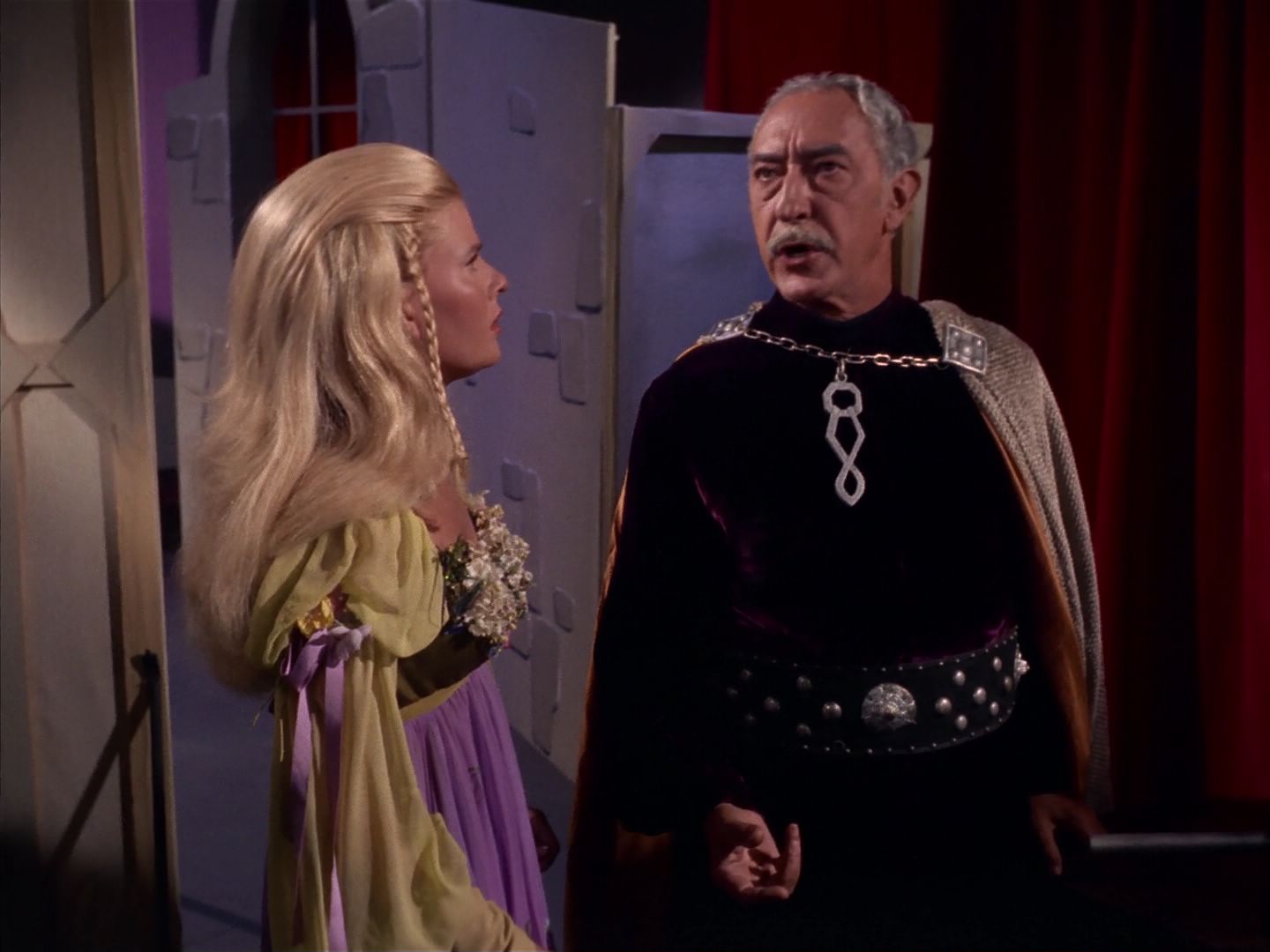 ariane179254_StarTrek_1x13_TheConscienceOfTheKing_3011.jpg