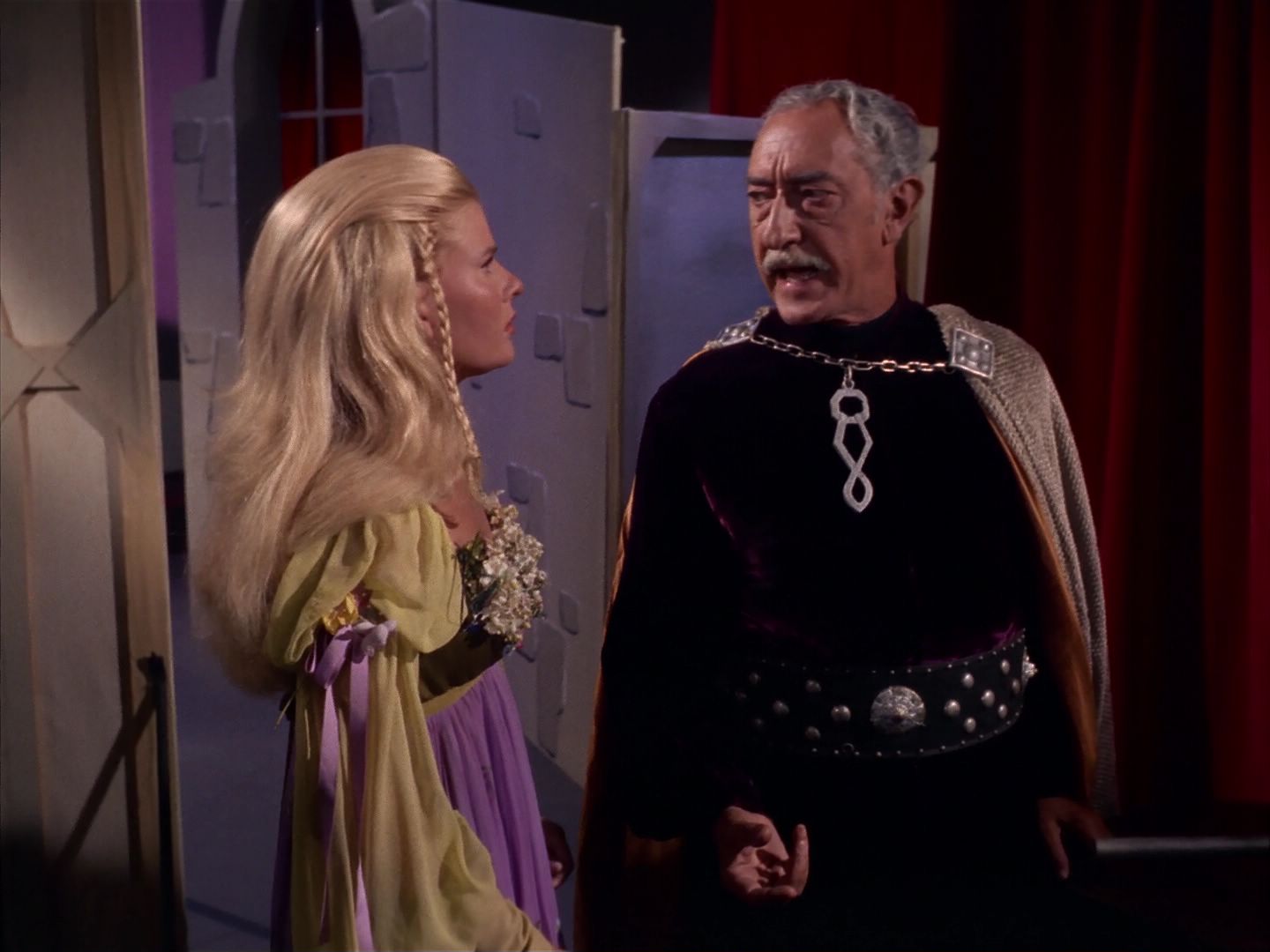 ariane179254_StarTrek_1x13_TheConscienceOfTheKing_3012.jpg