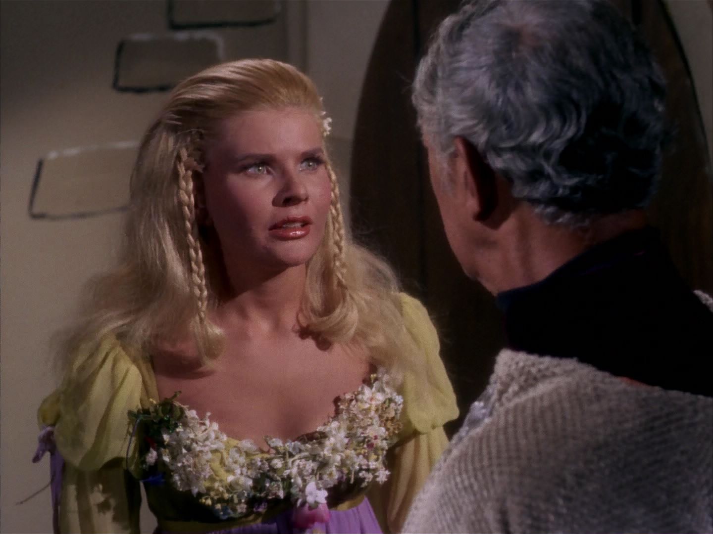 ariane179254_StarTrek_1x13_TheConscienceOfTheKing_3015.jpg