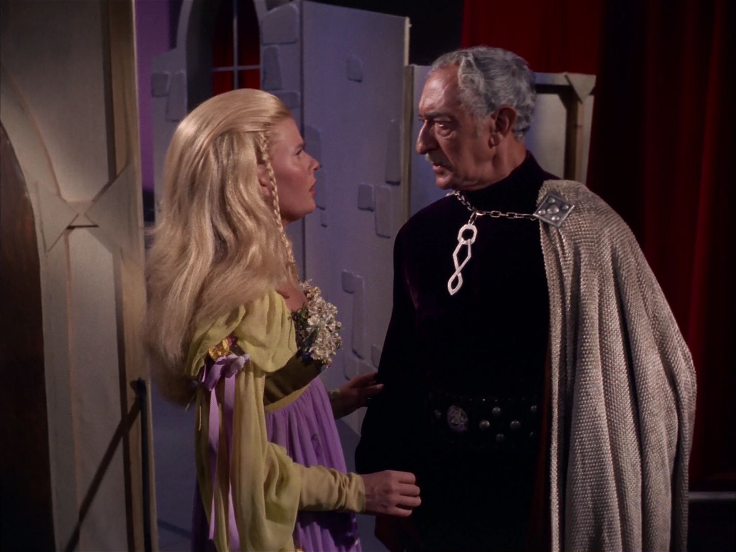 ariane179254_StarTrek_1x13_TheConscienceOfTheKing_3046.jpg