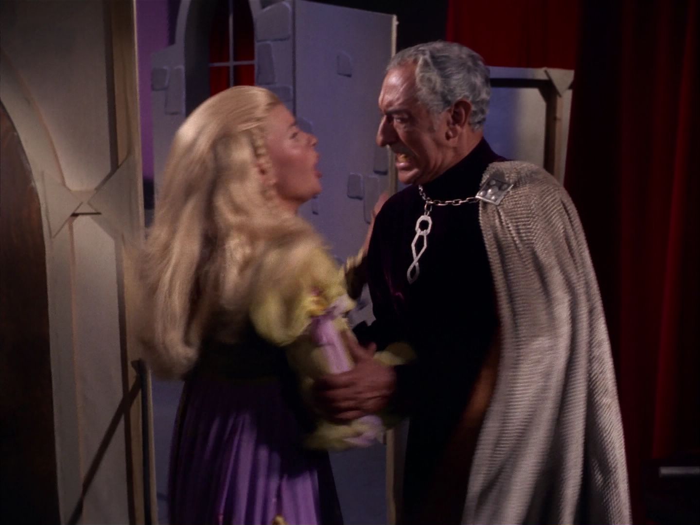 ariane179254_StarTrek_1x13_TheConscienceOfTheKing_3049.jpg