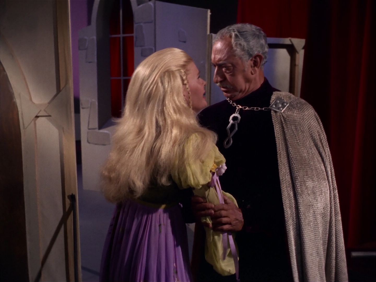 ariane179254_StarTrek_1x13_TheConscienceOfTheKing_3050.jpg