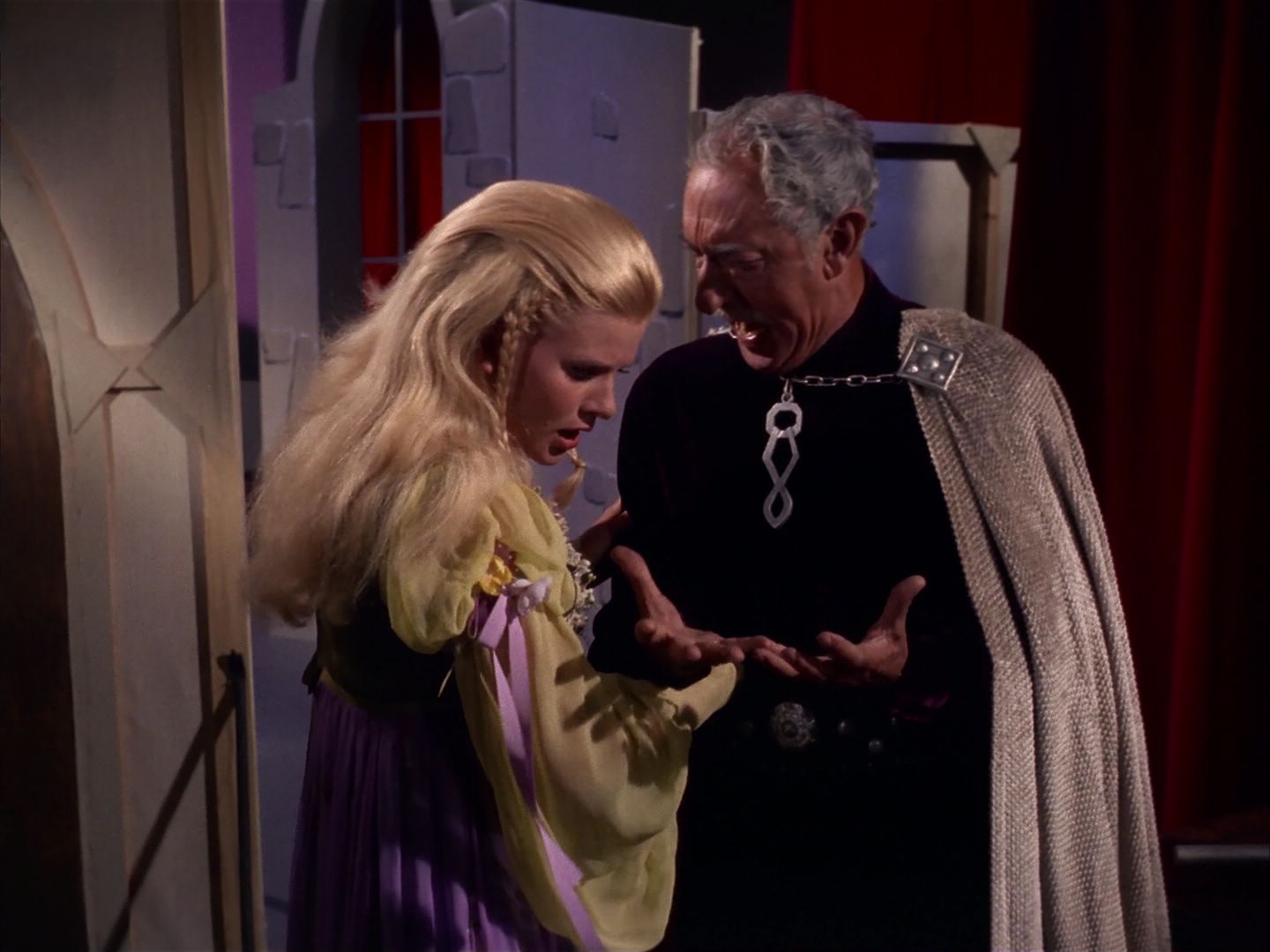 ariane179254_StarTrek_1x13_TheConscienceOfTheKing_3060.jpg