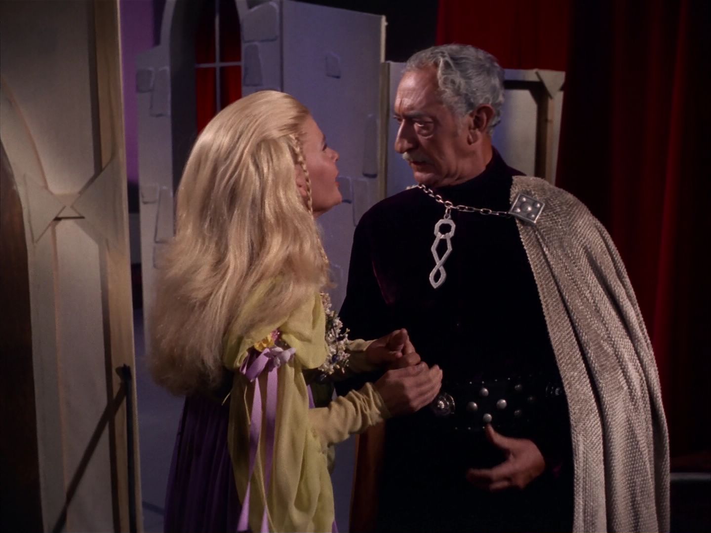 ariane179254_StarTrek_1x13_TheConscienceOfTheKing_3063.jpg