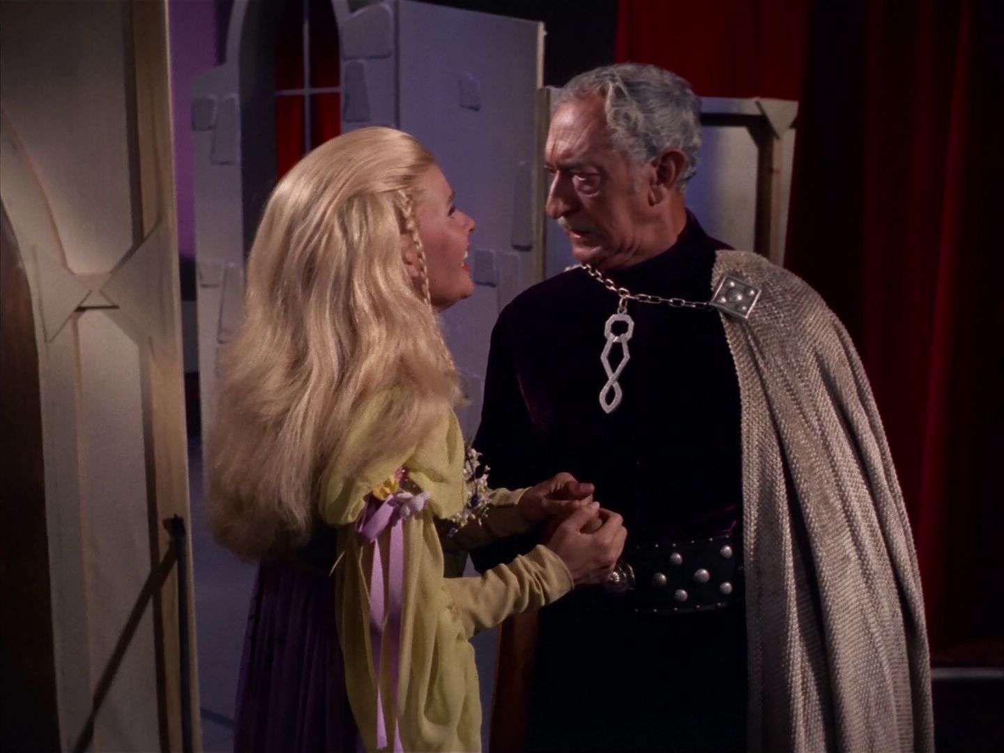 ariane179254_StarTrek_1x13_TheConscienceOfTheKing_3065.jpg