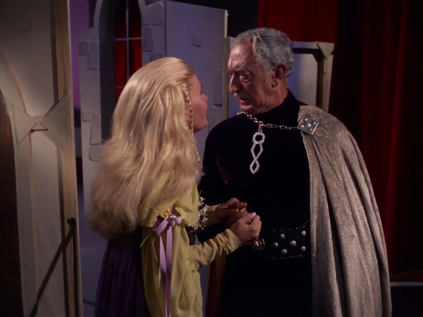 ariane179254_StarTrek_1x13_TheConscienceOfTheKing_3066.jpg