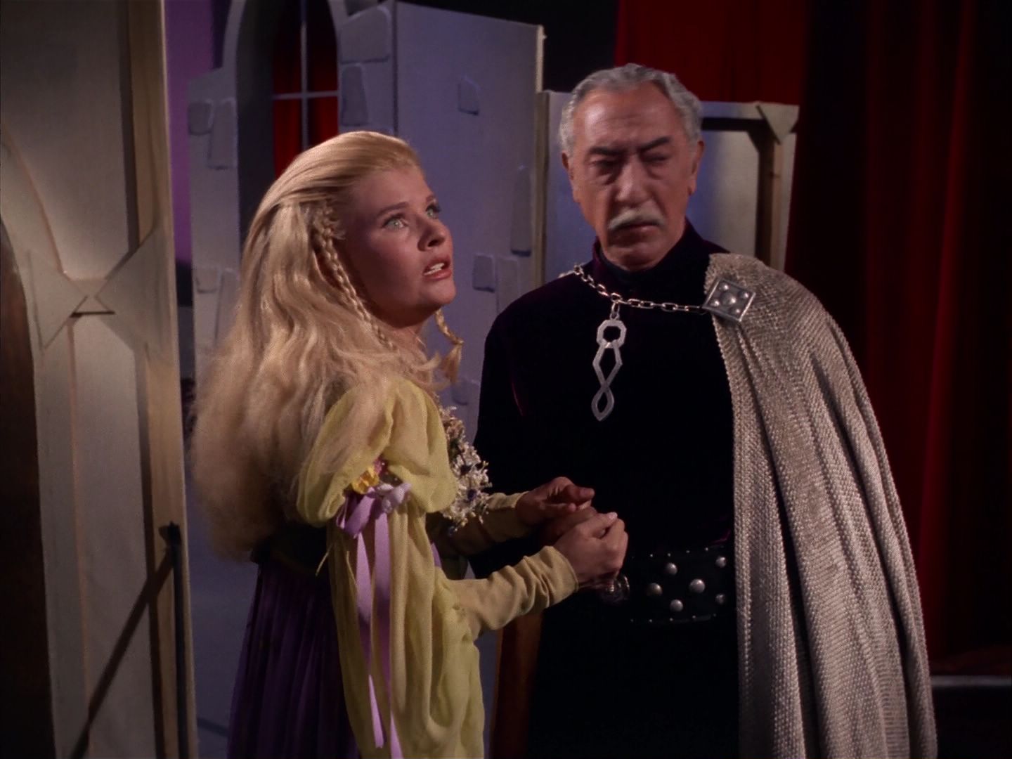 ariane179254_StarTrek_1x13_TheConscienceOfTheKing_3068.jpg