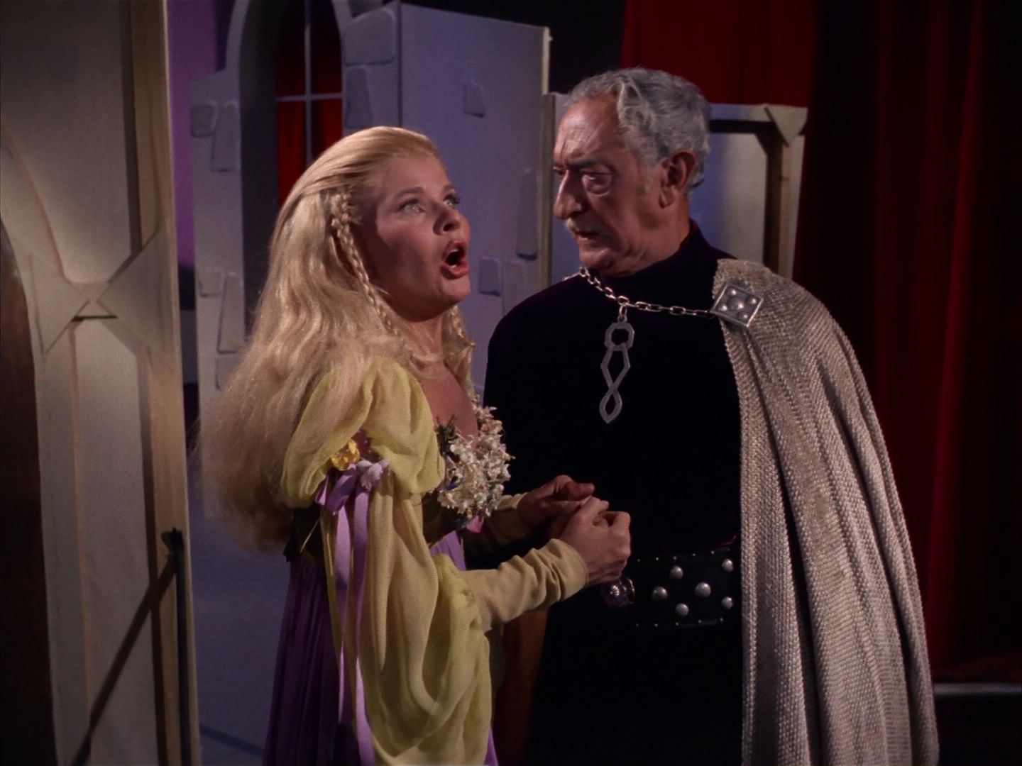 ariane179254_StarTrek_1x13_TheConscienceOfTheKing_3069.jpg