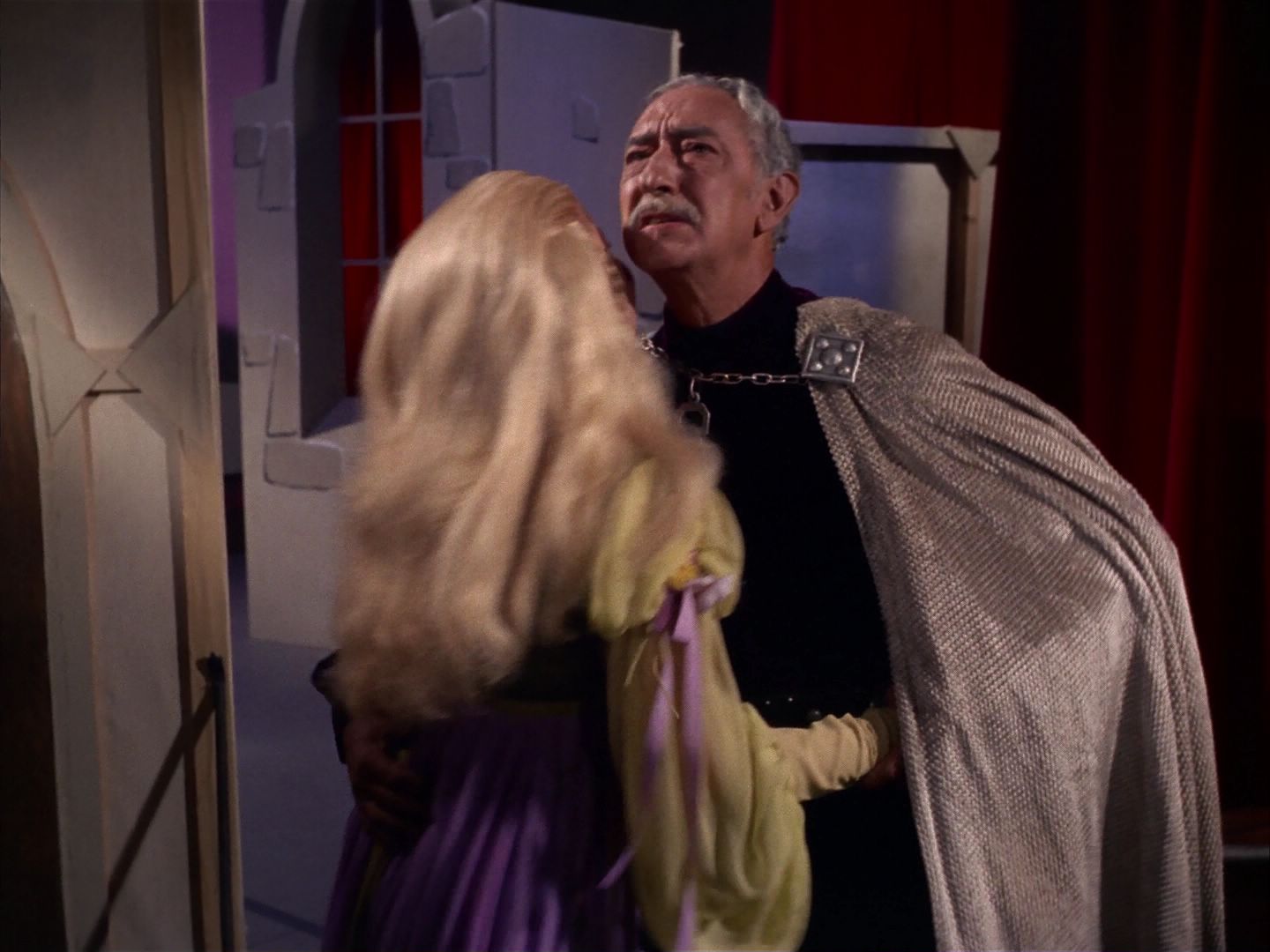 ariane179254_StarTrek_1x13_TheConscienceOfTheKing_3085.jpg