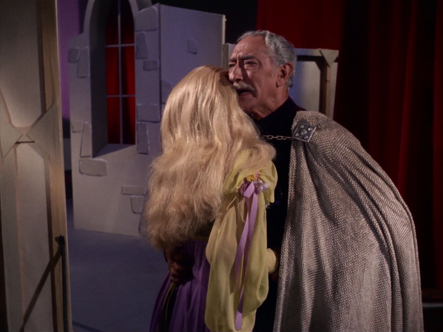 ariane179254_StarTrek_1x13_TheConscienceOfTheKing_3086.jpg