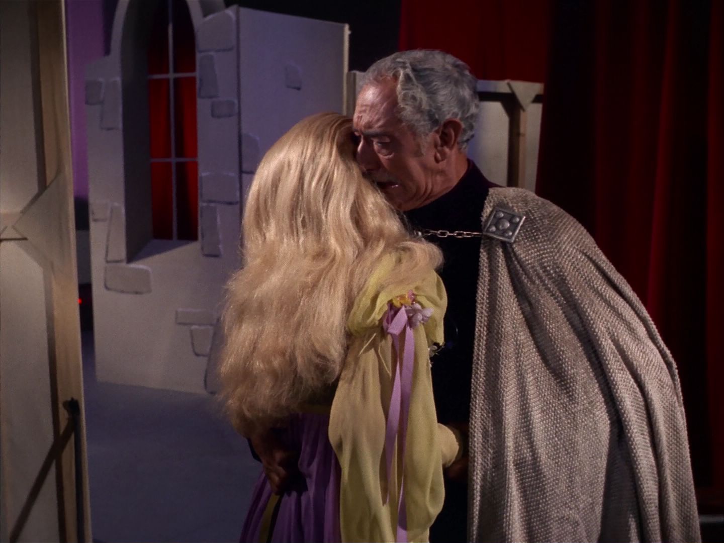 ariane179254_StarTrek_1x13_TheConscienceOfTheKing_3087.jpg