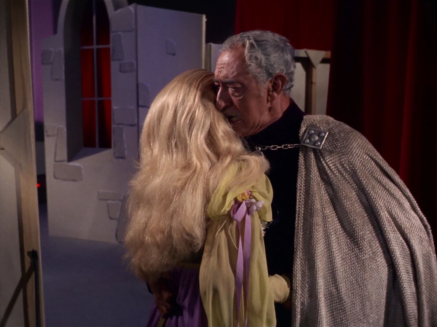 ariane179254_StarTrek_1x13_TheConscienceOfTheKing_3088.jpg