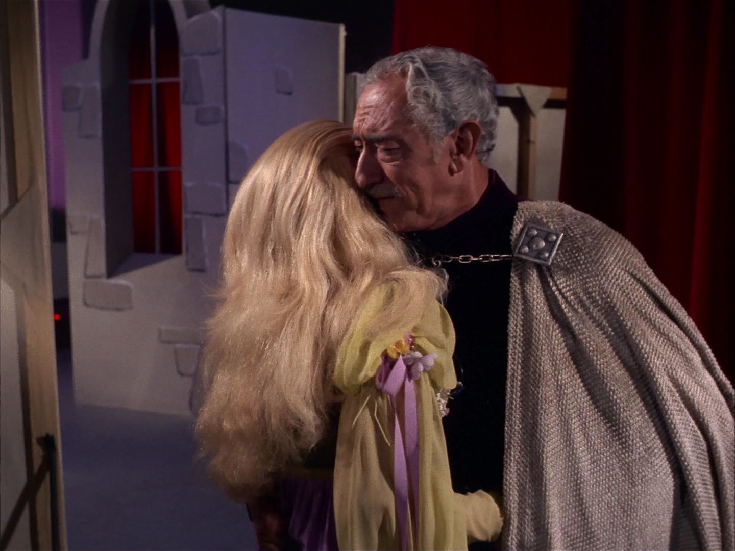 ariane179254_StarTrek_1x13_TheConscienceOfTheKing_3089.jpg
