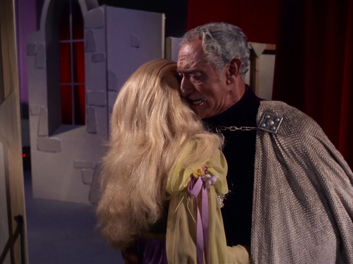 ariane179254_StarTrek_1x13_TheConscienceOfTheKing_3090.jpg