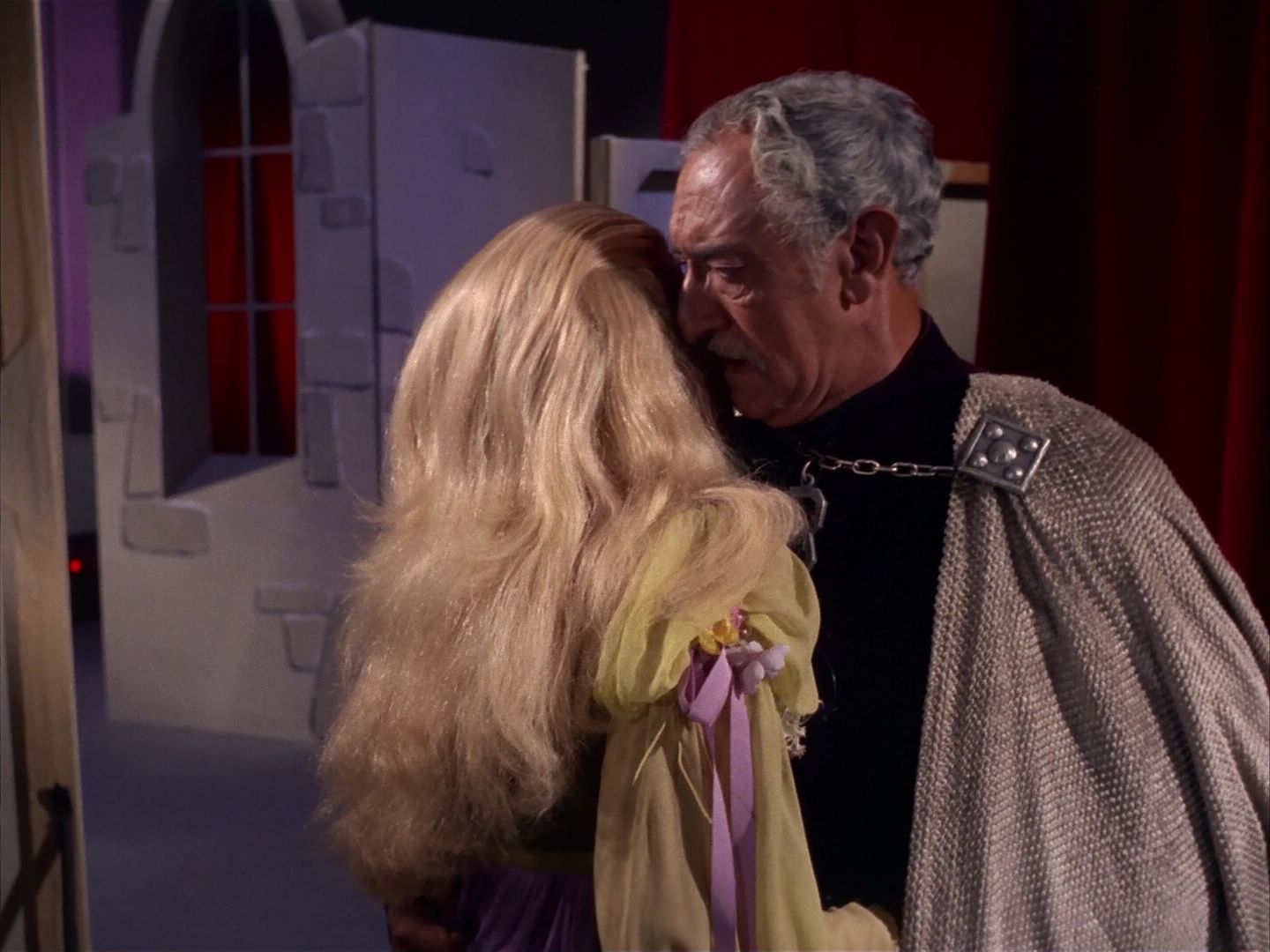 ariane179254_StarTrek_1x13_TheConscienceOfTheKing_3091.jpg