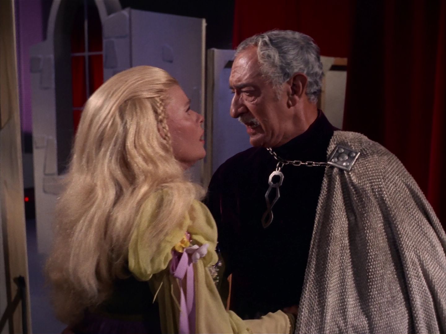 ariane179254_StarTrek_1x13_TheConscienceOfTheKing_3092.jpg