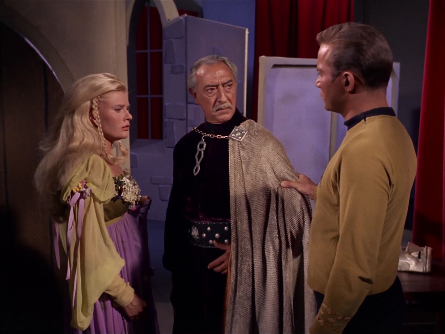 ariane179254_StarTrek_1x13_TheConscienceOfTheKing_3211.jpg