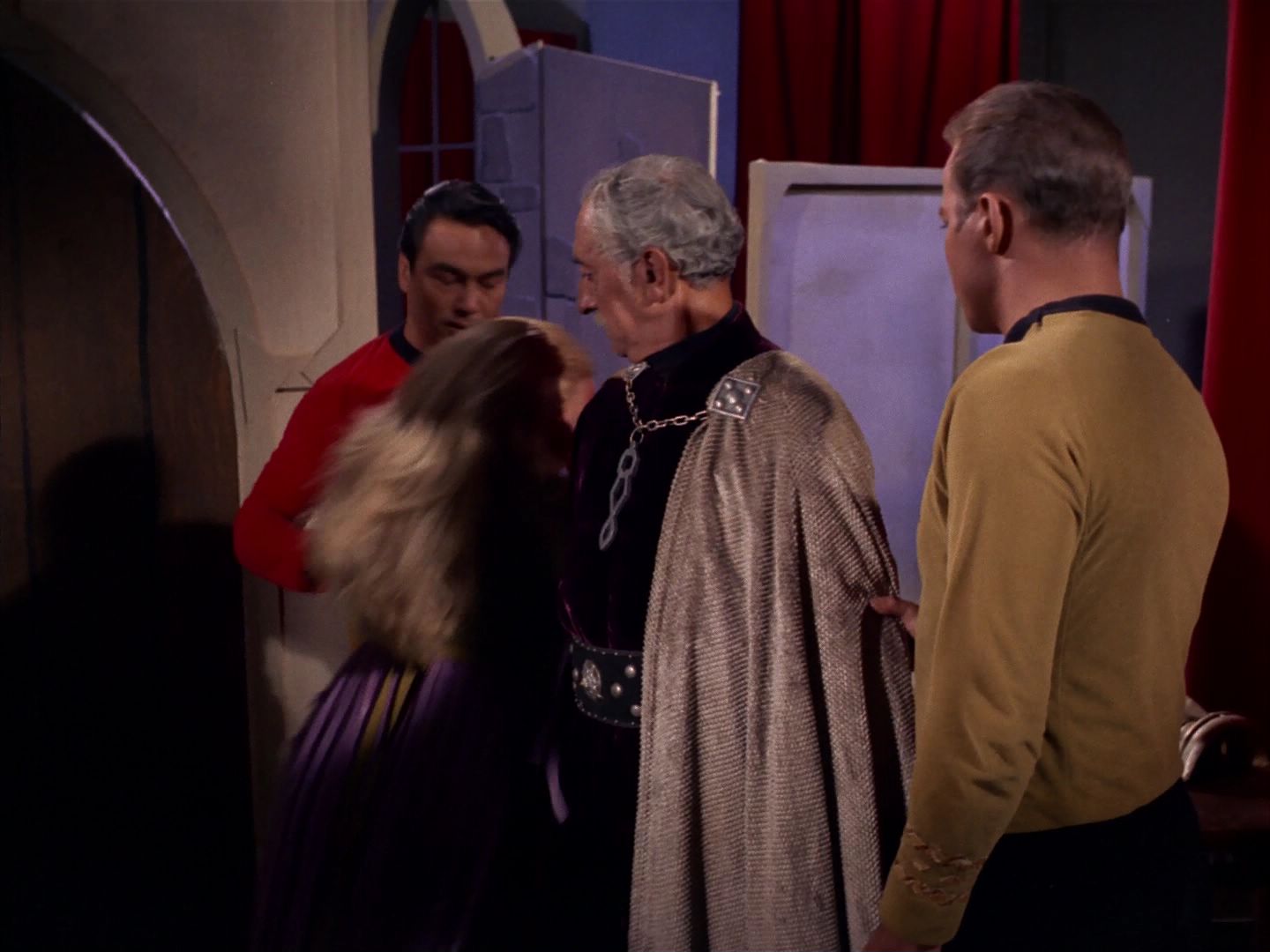 ariane179254_StarTrek_1x13_TheConscienceOfTheKing_3230.jpg
