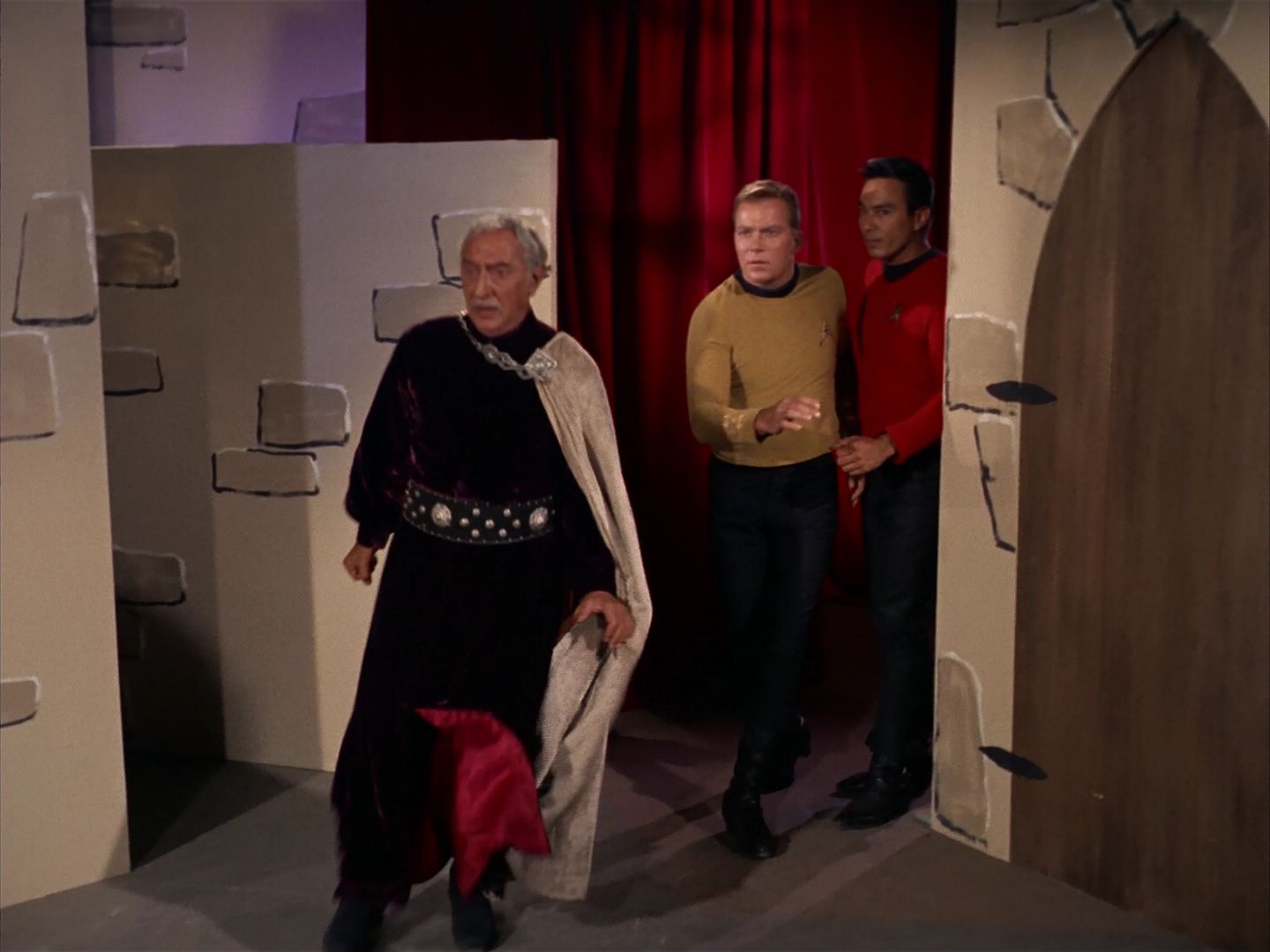 ariane179254_StarTrek_1x13_TheConscienceOfTheKing_3239.jpg