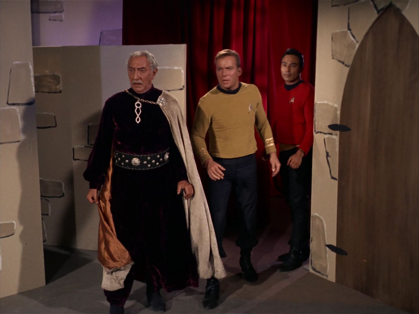 ariane179254_StarTrek_1x13_TheConscienceOfTheKing_3240.jpg