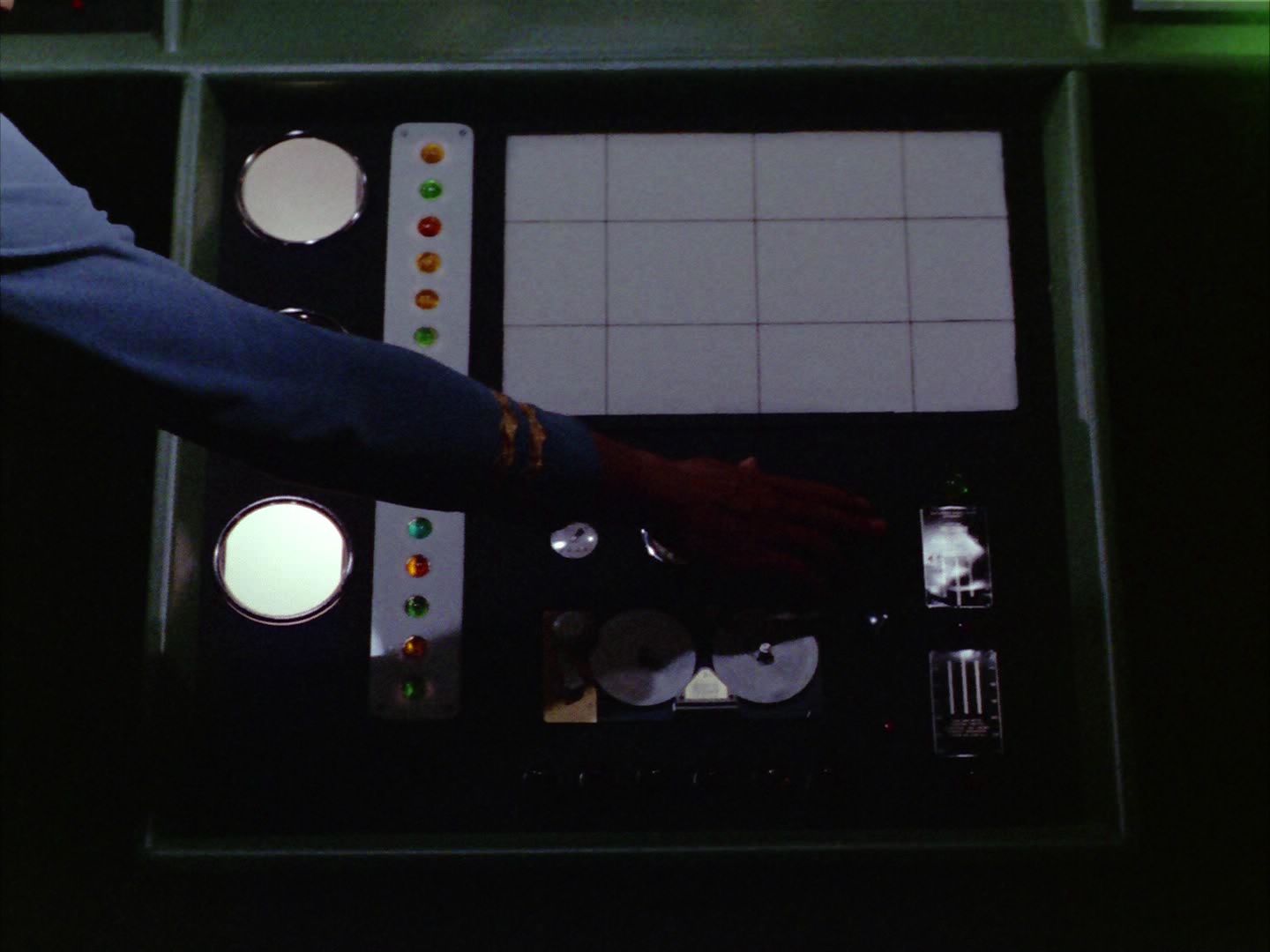 ariane179254_StarTrek_1x16_TheGalileoSeven_0105.jpg