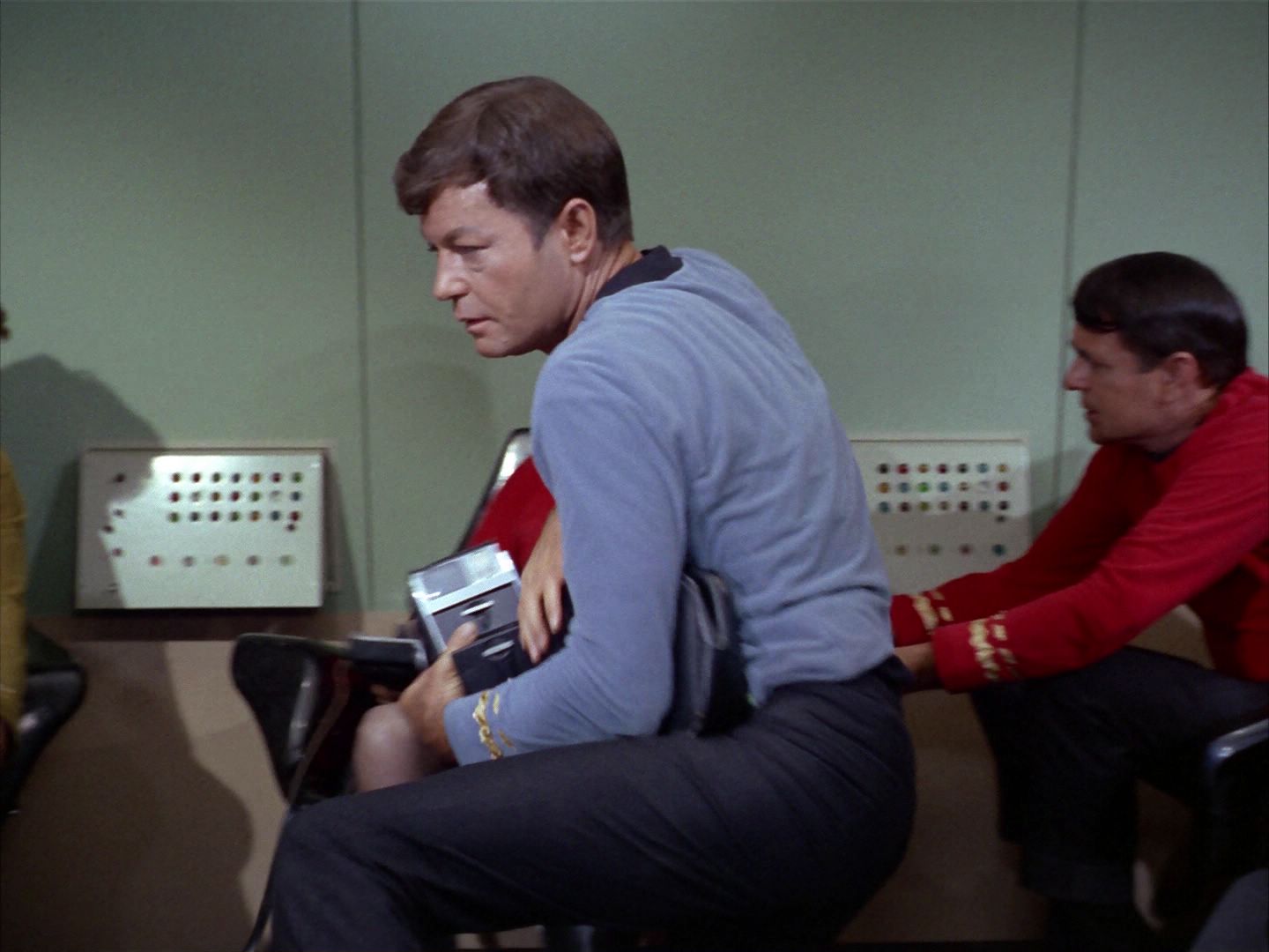 ariane179254_StarTrek_1x16_TheGalileoSeven_0480.jpg