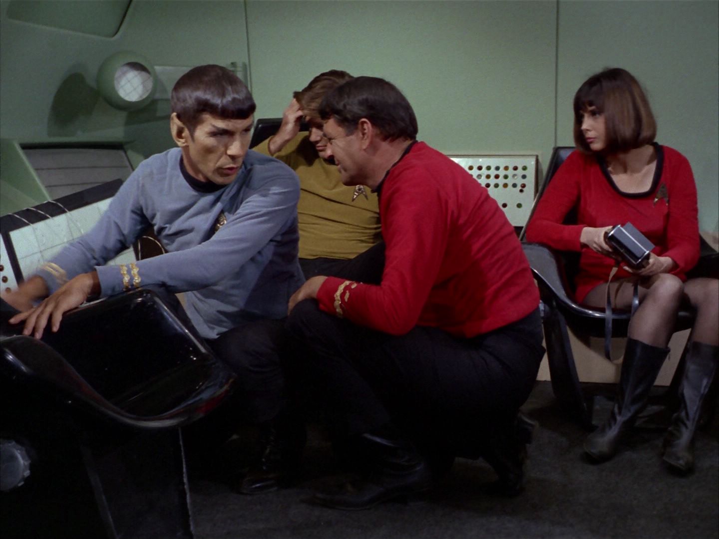 ariane179254_StarTrek_1x16_TheGalileoSeven_0516.jpg