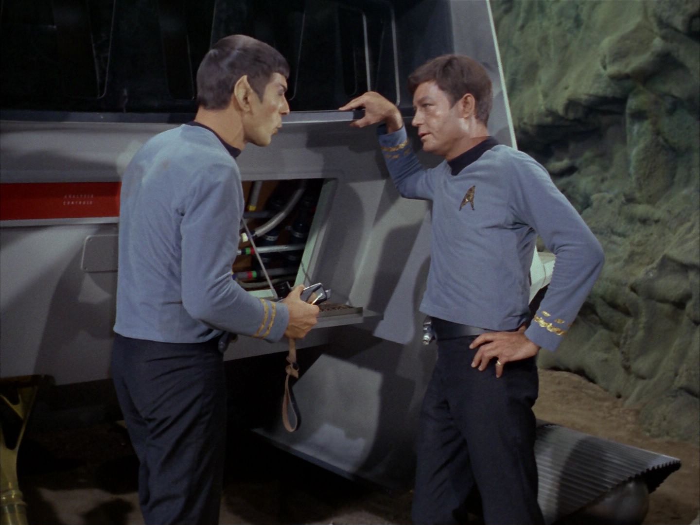 ariane179254_StarTrek_1x16_TheGalileoSeven_0750.jpg
