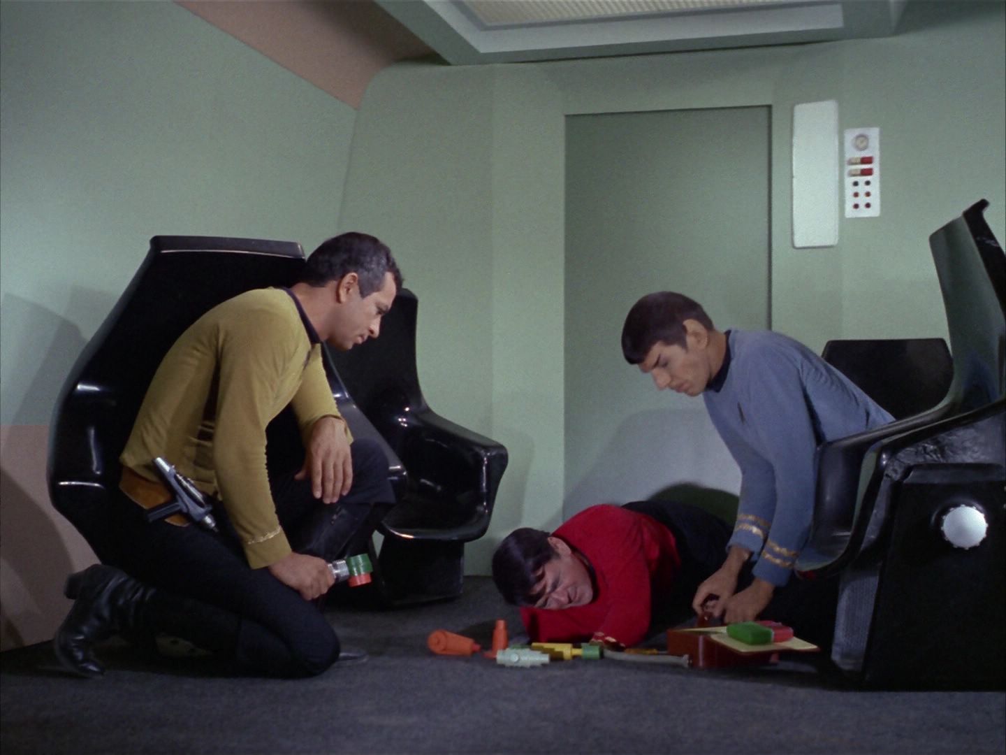 ariane179254_StarTrek_1x16_TheGalileoSeven_1239.jpg