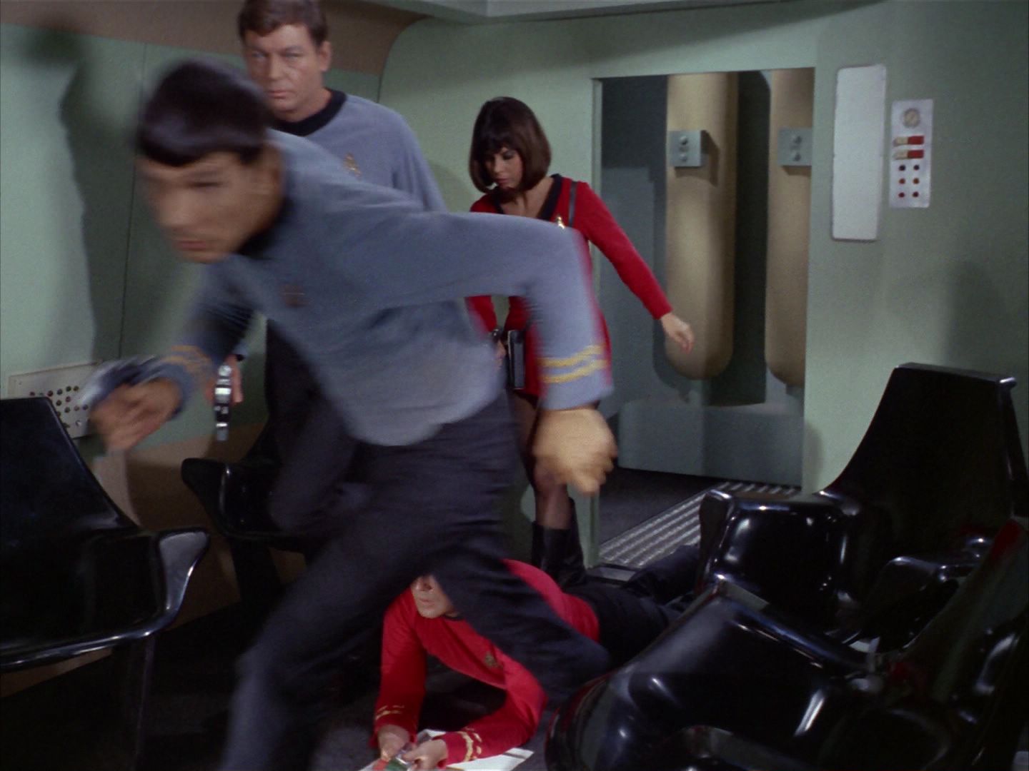 ariane179254_StarTrek_1x16_TheGalileoSeven_1356.jpg