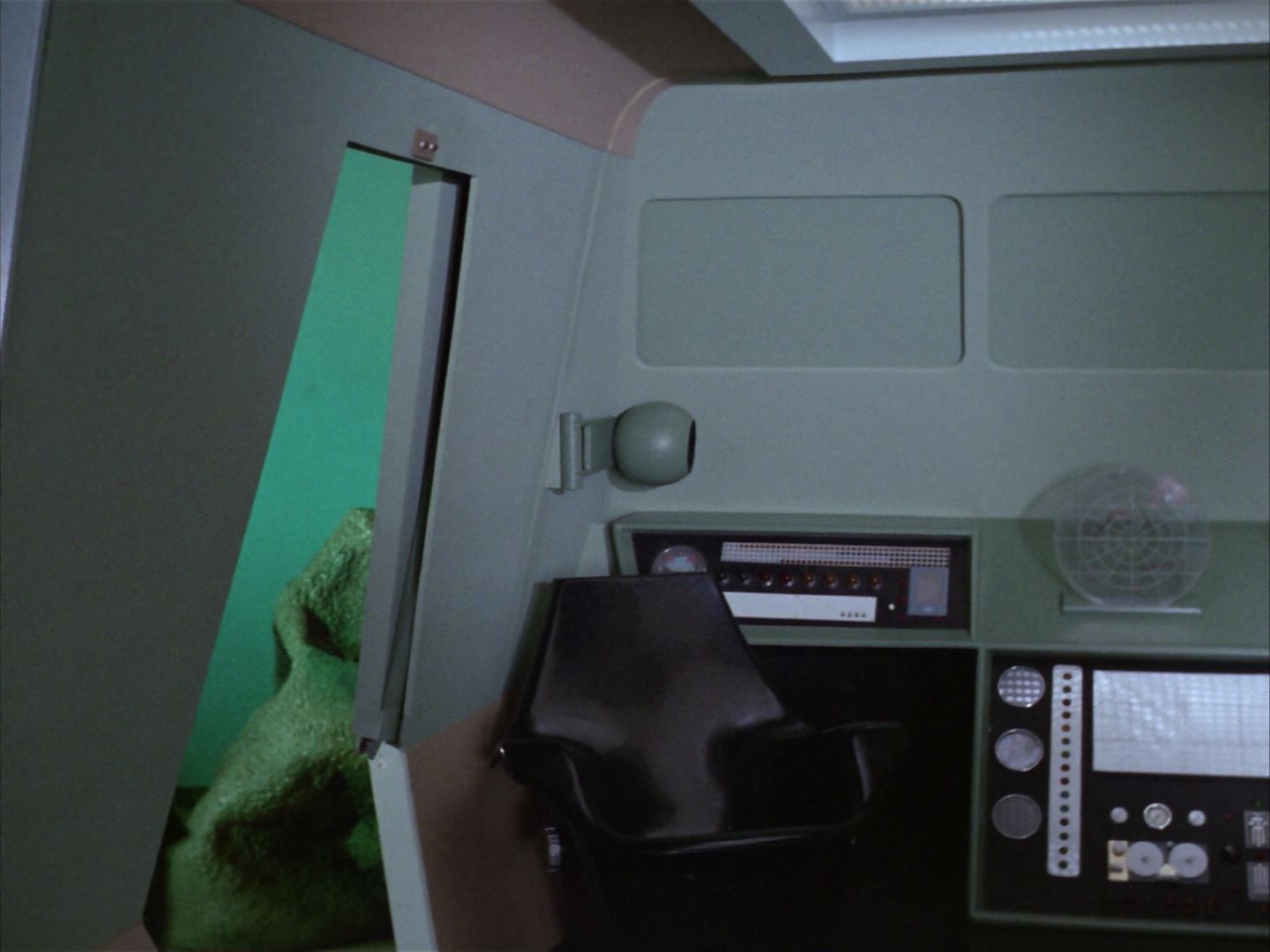 ariane179254_StarTrek_1x16_TheGalileoSeven_1651.jpg