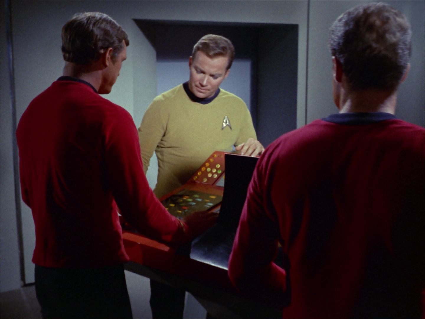 ariane179254_StarTrek_1x16_TheGalileoSeven_1777.jpg