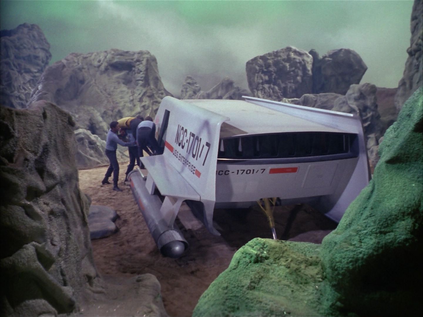 ariane179254_StarTrek_1x16_TheGalileoSeven_2010.jpg