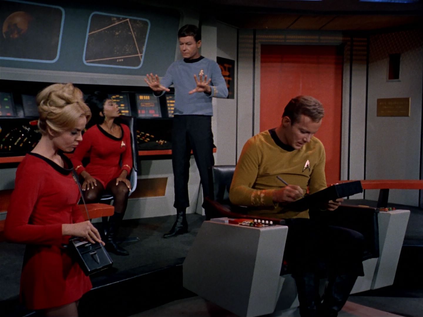 ariane179254_StarTrek_1x17_TheSquireOfGothos_1396.jpg