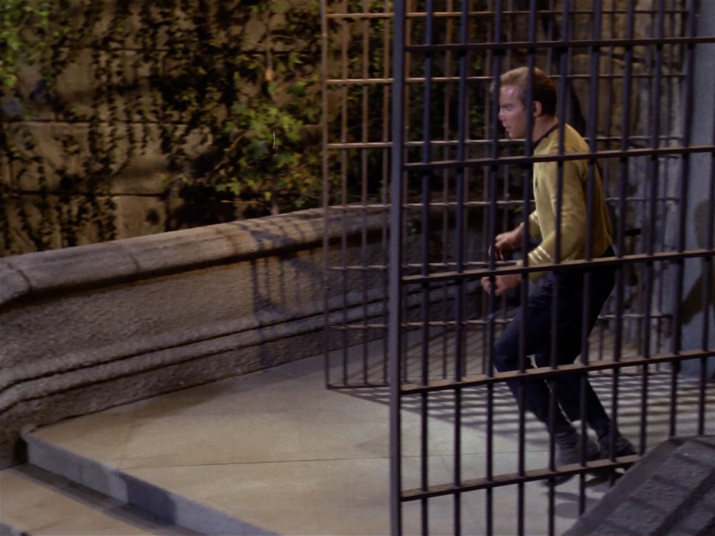 ariane179254_StarTrek_1x17_TheSquireOfGothos_2903.jpg