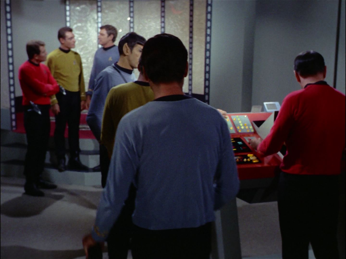 ariane179254_StarTrek_1x18_Arena_0027.jpg