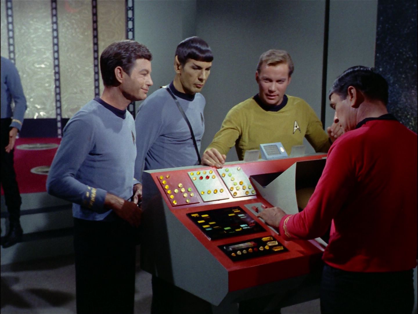 ariane179254_StarTrek_1x18_Arena_0030.jpg